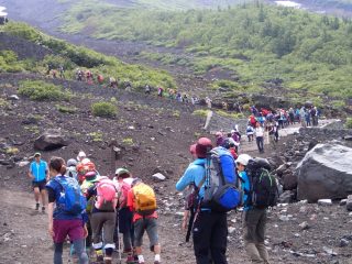 現場のレンジャー・アクティブレンジャーが教える快適登山の極意① 「ずらして快適富士登山！」